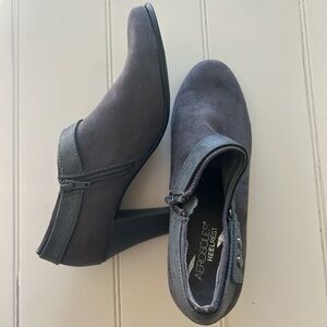 AEROSOLES Women's Charcoal Heeled Boots